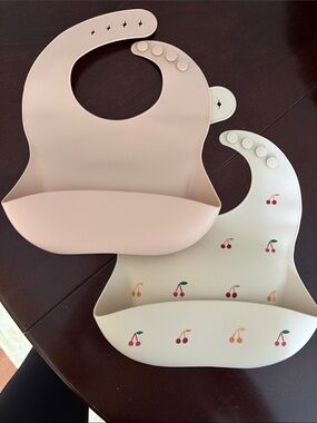Mushie Silicone Baby Bib Set - Pink & Cream Cherry Print